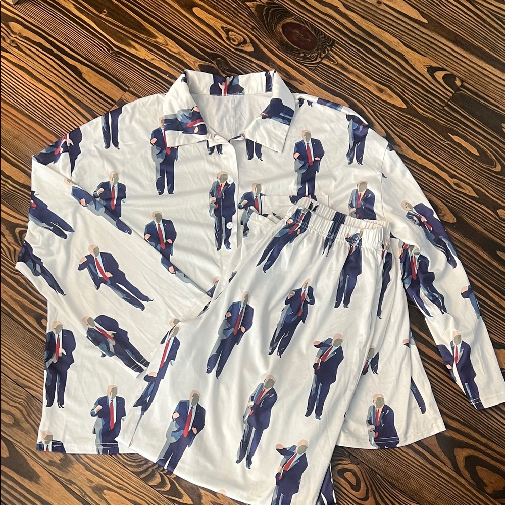 Donal Trump Pajamas size Large